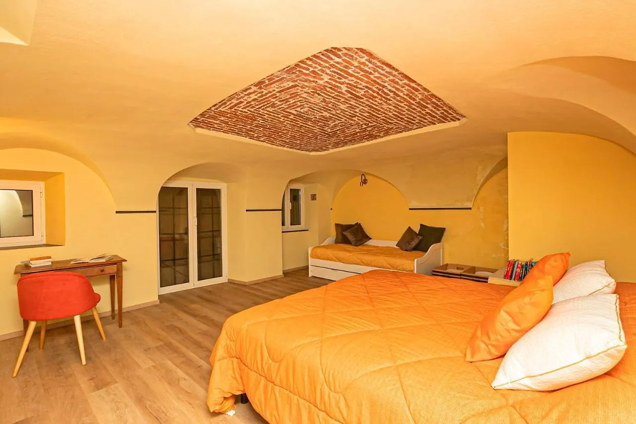 Homes In Genoa - Genova Song Apartment